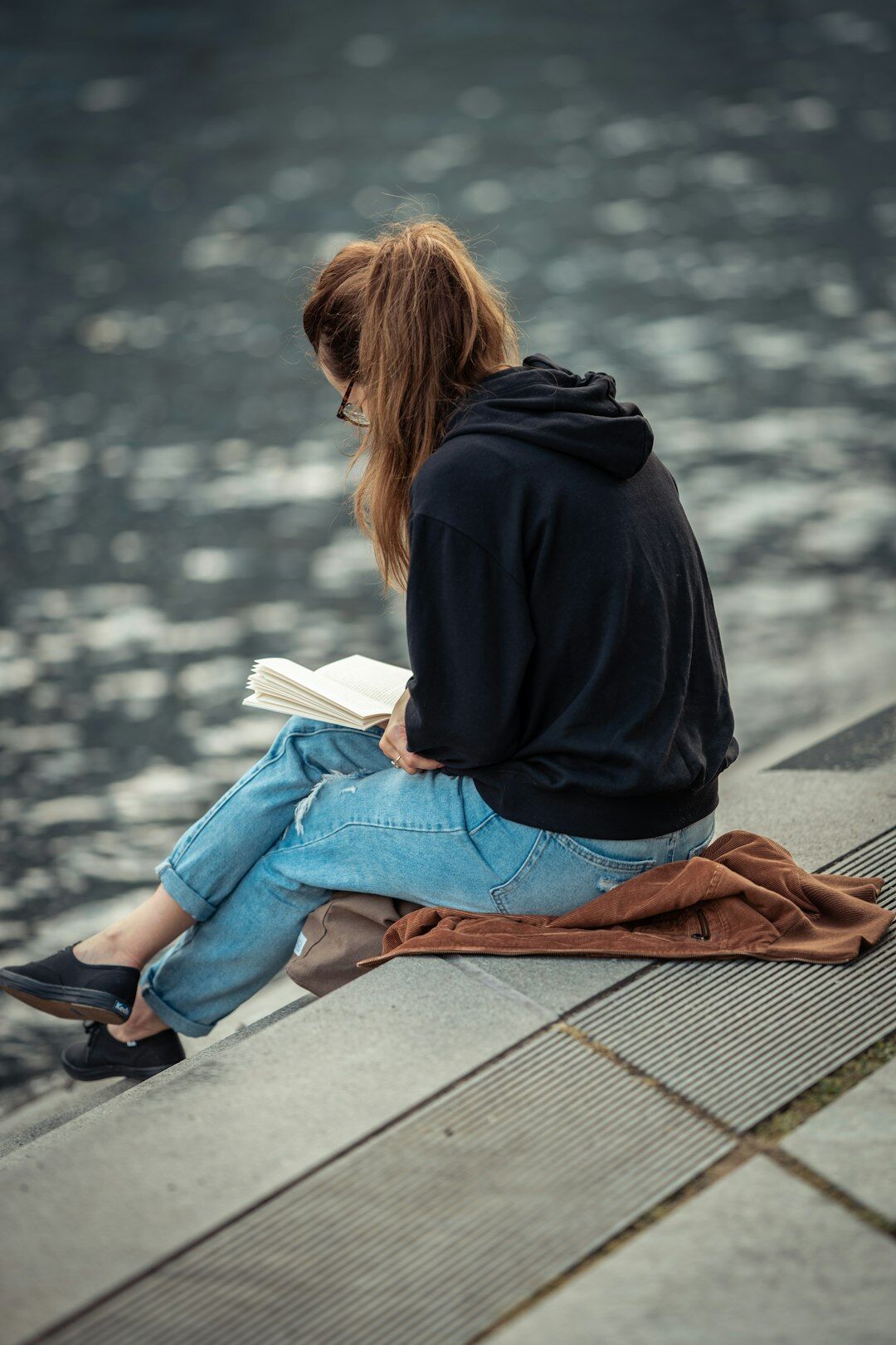 woman reading mystery book