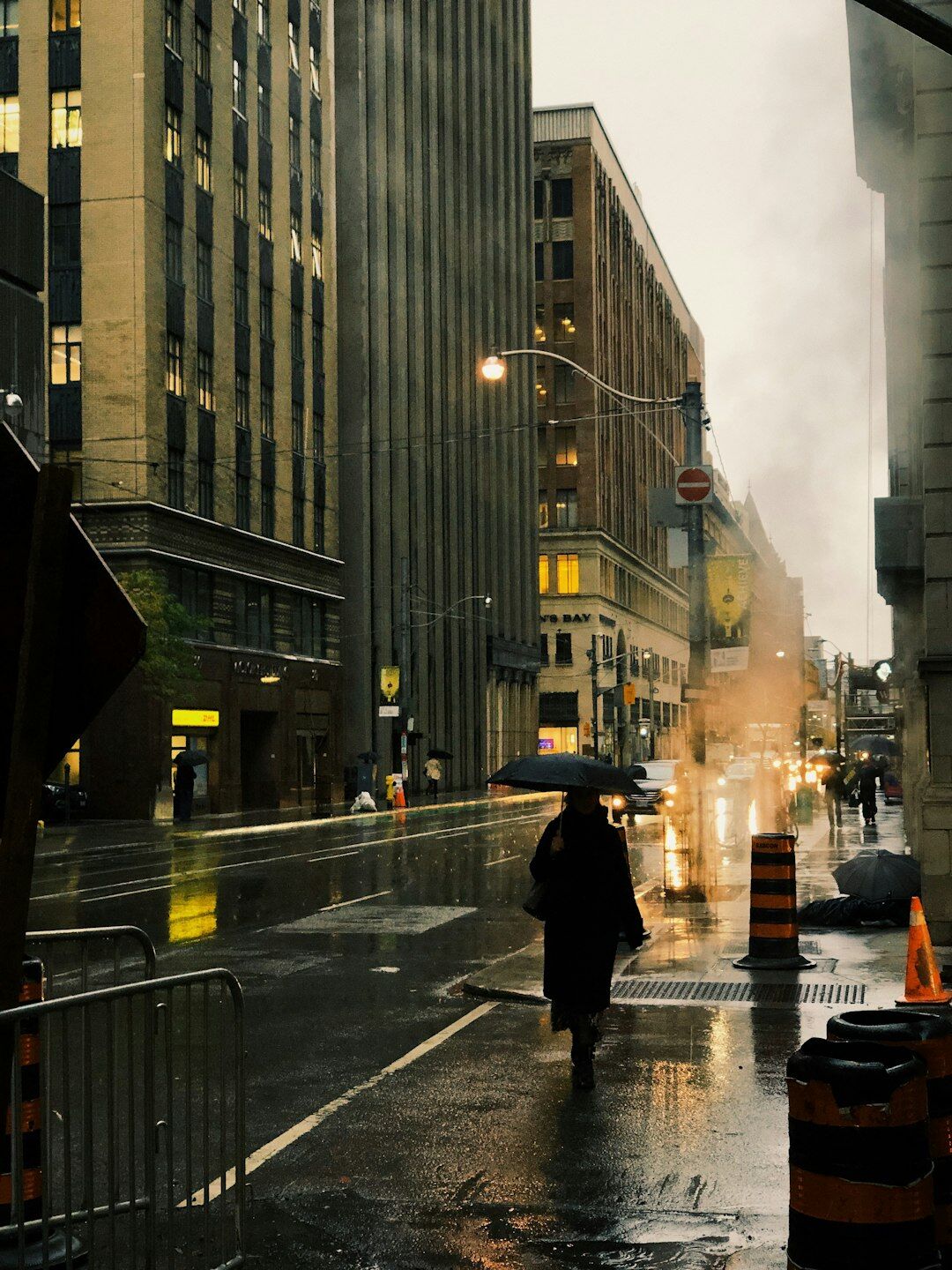 detective in rainy street